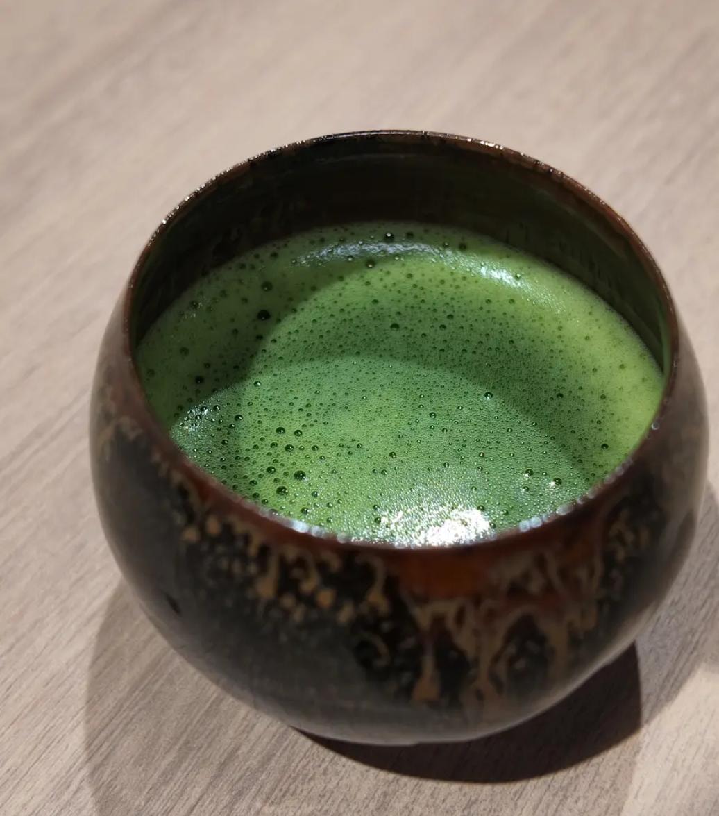 Matcha and Ceramics: The Bond Between Tea and Bowls