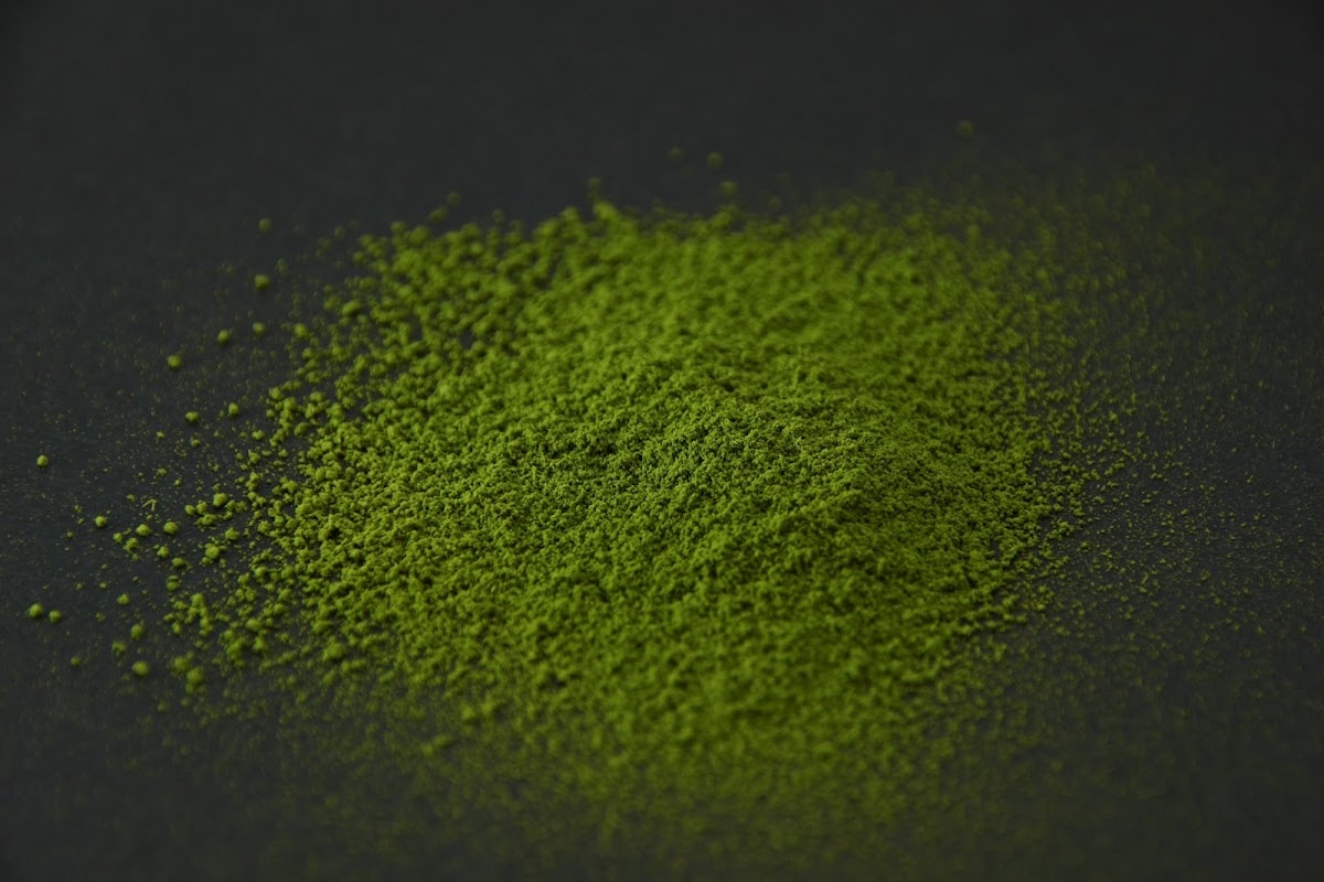 SR5 matcha powder heaped on a dark surface