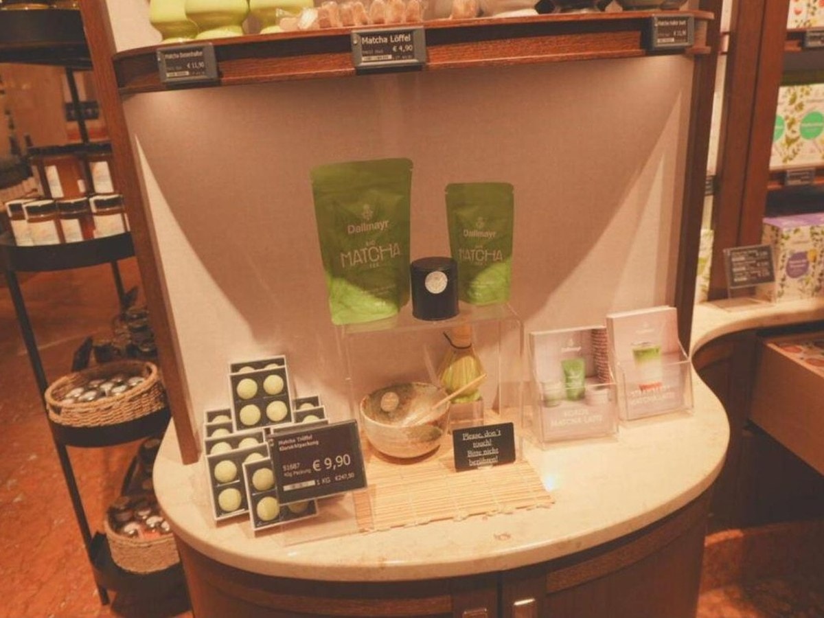 Dallmayr matcha corner with powder, truffles, whisk and recipe cards