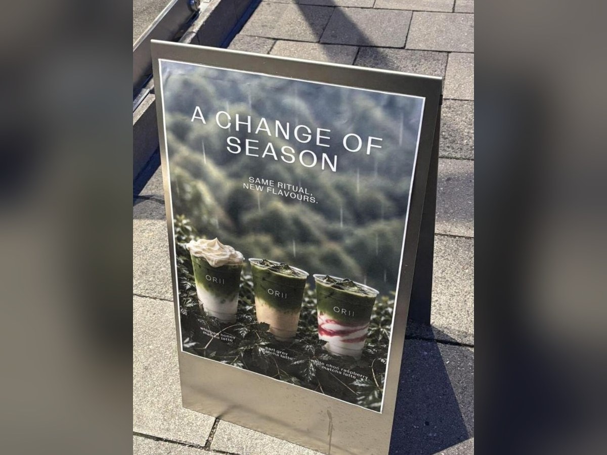 ORII's sidewalk board in Munich reading A Change of Season, with three autumn matcha lattes: whipped honey, earl grey and white choc raspberry